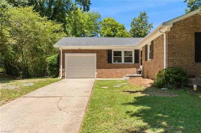 307 Foxcroft Drive, Winston-salem, NC 27103