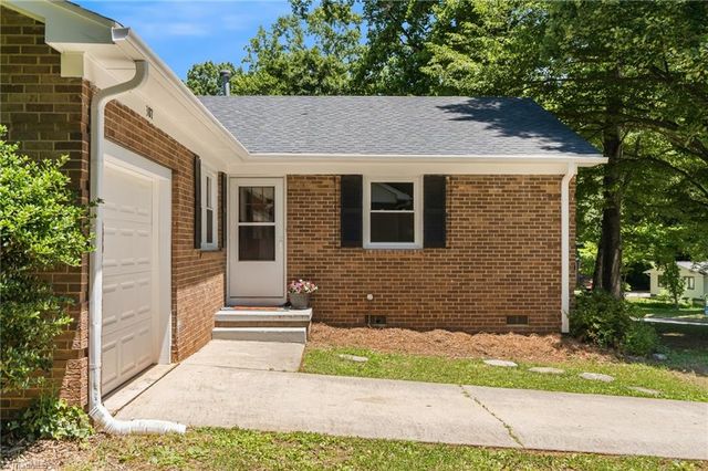 307 Foxcroft Drive, Winston-salem, NC 27103