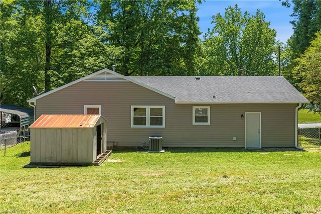 307 Foxcroft Drive, Winston-salem, NC 27103