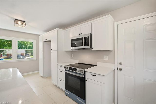 307 Foxcroft Drive, Winston-salem, NC 27103
