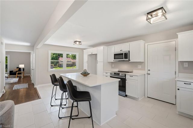 307 Foxcroft Drive, Winston-salem, NC 27103