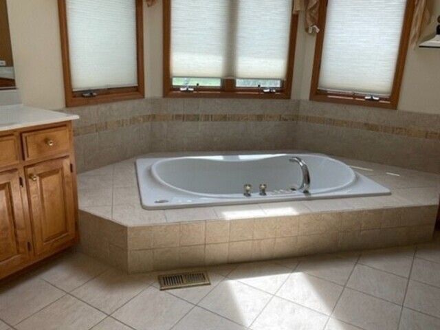 1660 WHISTLER Court, Naperville, IL 60564
