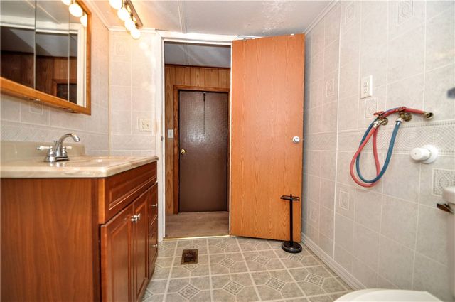 15 Hill St, Washington Twp, PA 15438