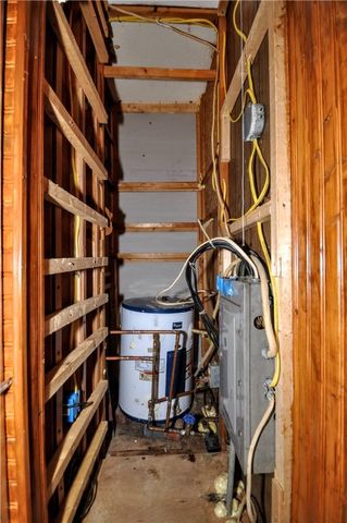 15 Hill St, Washington Twp, PA 15438