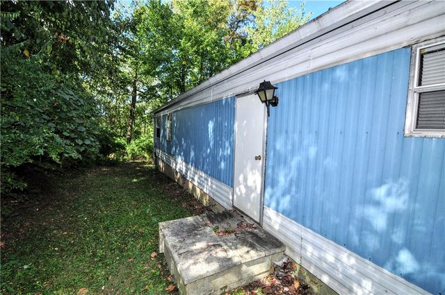 15 Hill St, Washington Twp, PA 15438