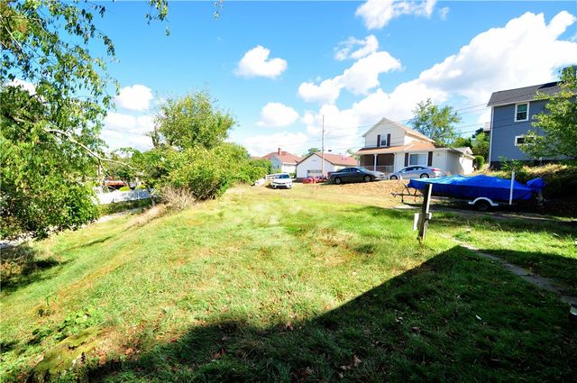 15 Hill St, Washington Twp, PA 15438