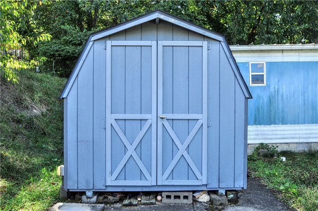 15 Hill St, Washington Twp, PA 15438