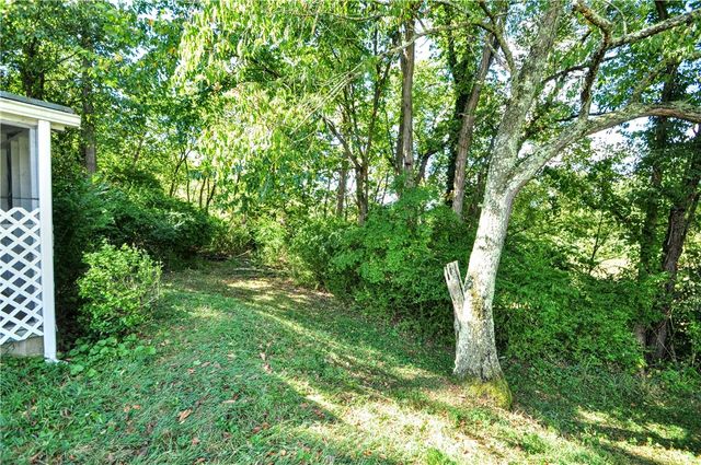 15 Hill St, Washington Twp, PA 15438