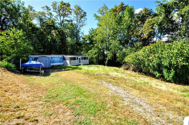 15 Hill St, Washington Twp, PA 15438