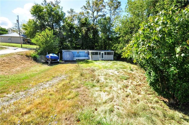 15 Hill St, Washington Twp, PA 15438