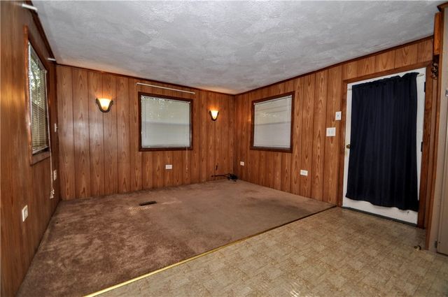 15 Hill St, Washington Twp, PA 15438