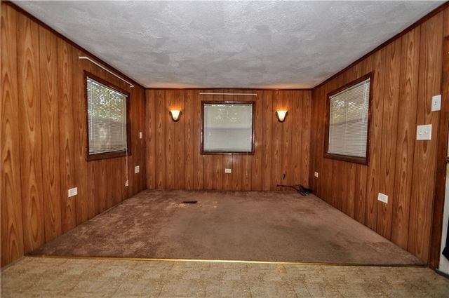 15 Hill St, Washington Twp, PA 15438