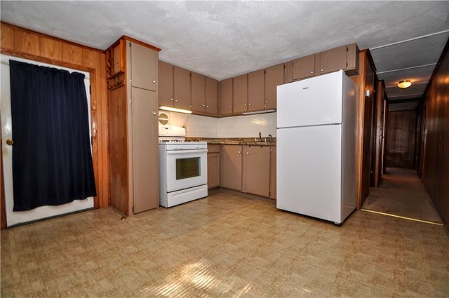 15 Hill St, Washington Twp, PA 15438