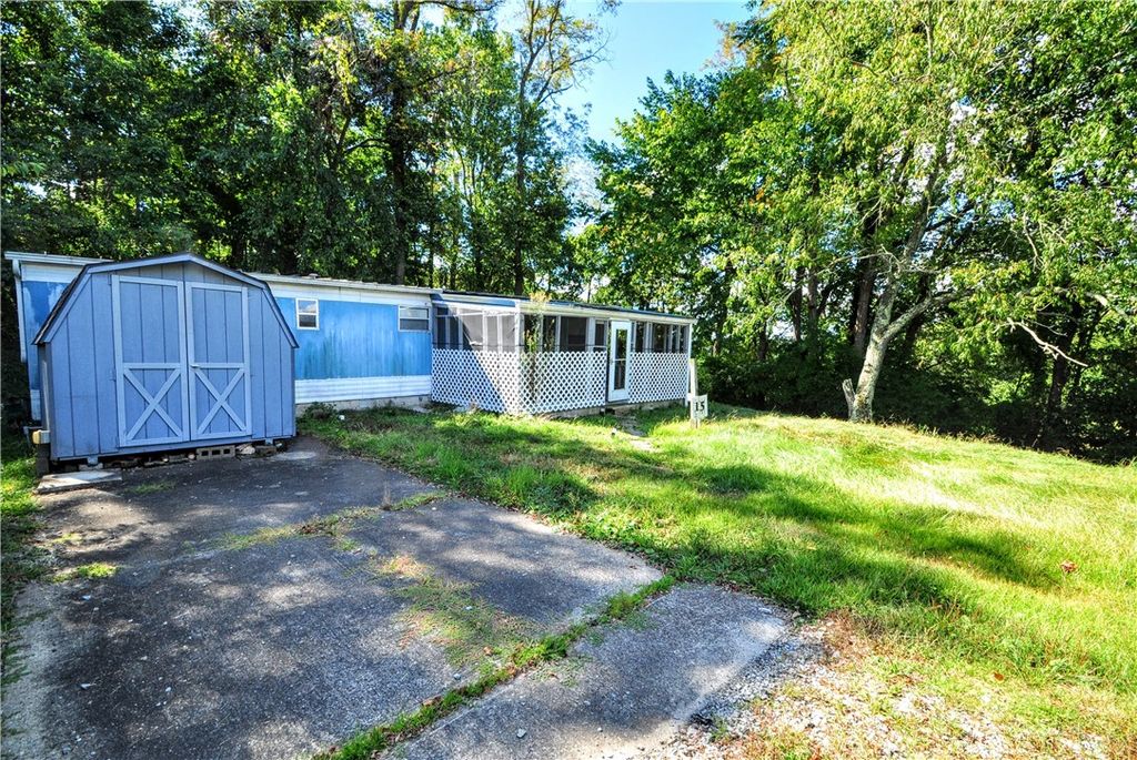 15 Hill St, Washington Twp, PA 15438