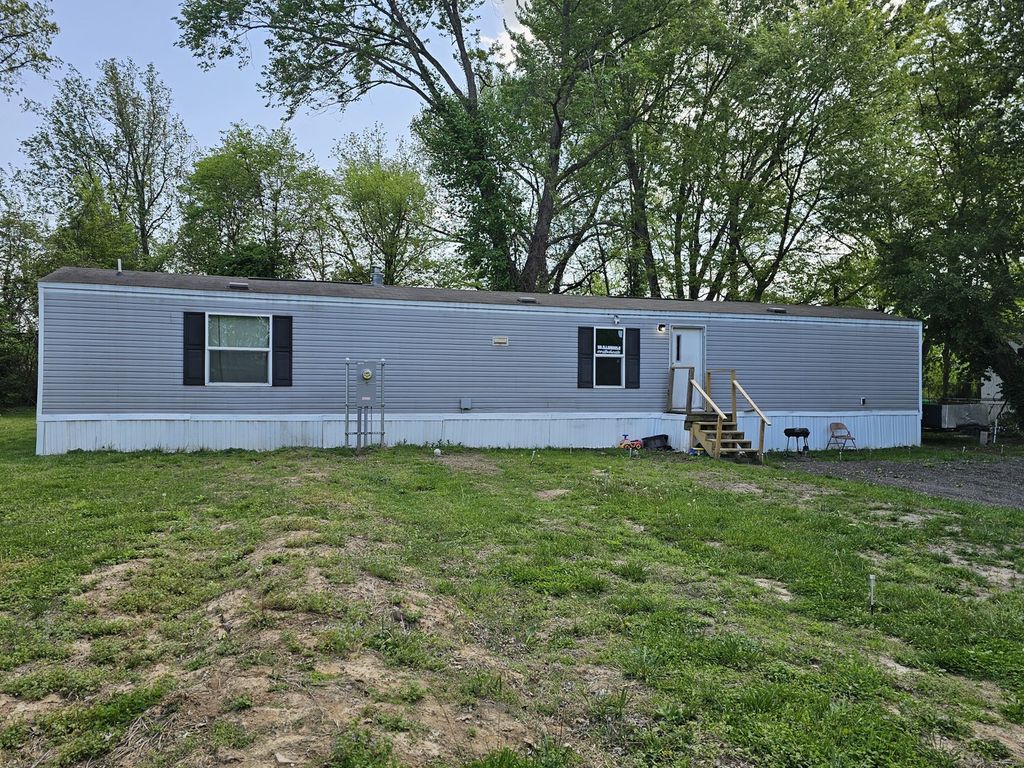 Image 1 of property listing at 309 Caborn Street, Mt Vernon, IL 62864