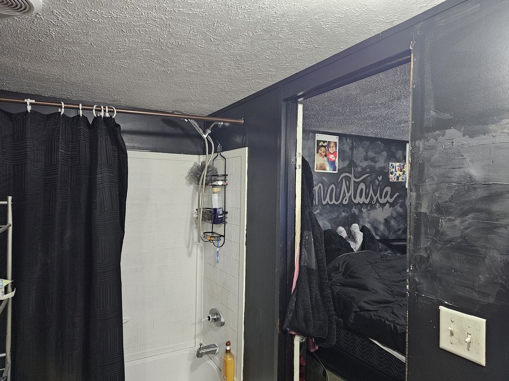 Image 13 of property listing at 309 Caborn Street, Mt Vernon, IL 62864