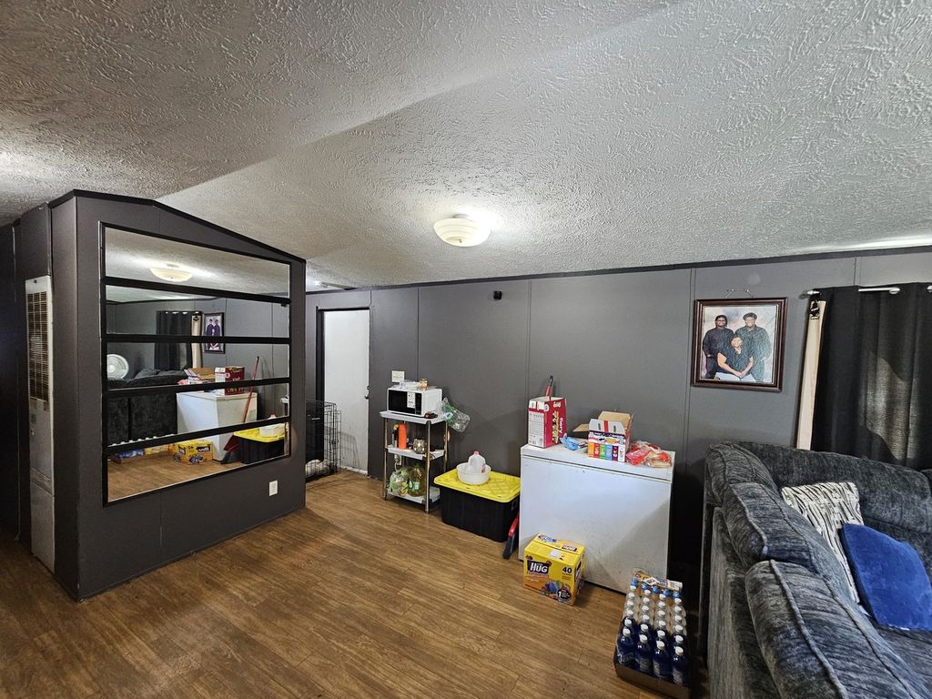 Image 6 of property listing at 309 Caborn Street, Mt Vernon, IL 62864