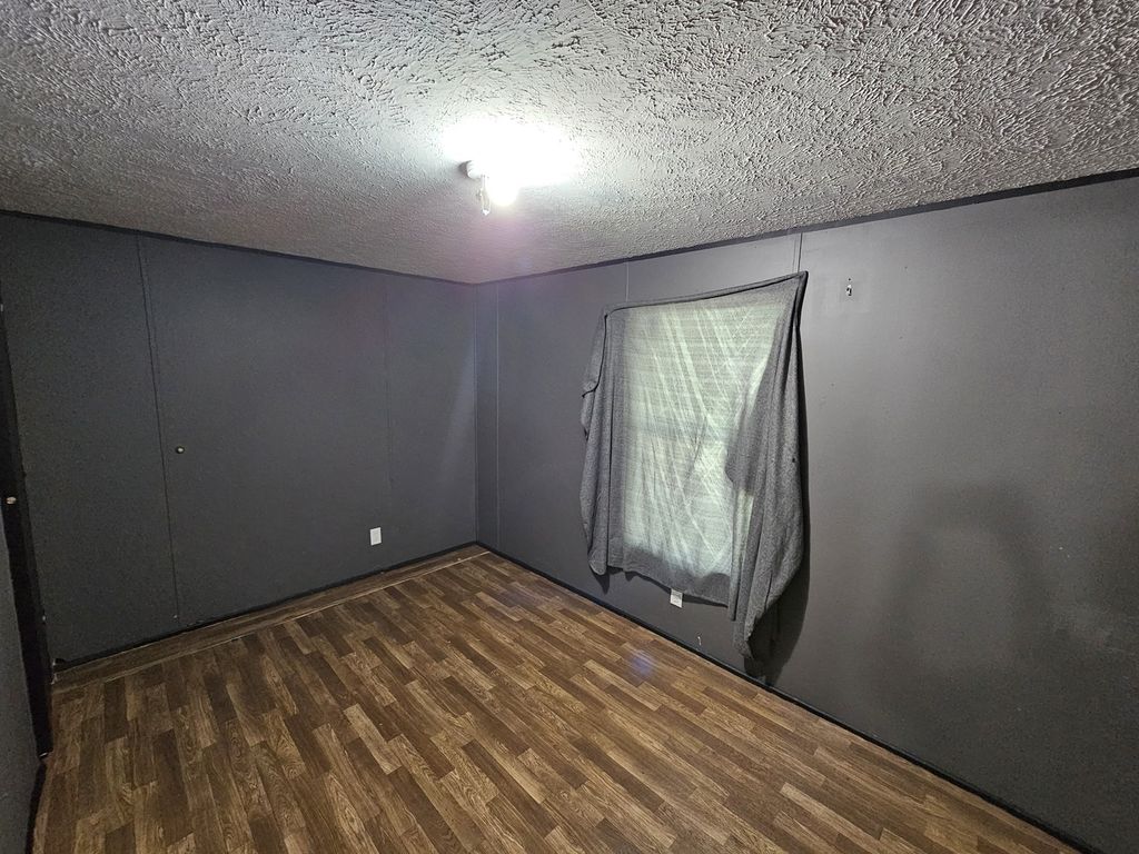 Image 9 of property listing at 309 Caborn Street, Mt Vernon, IL 62864