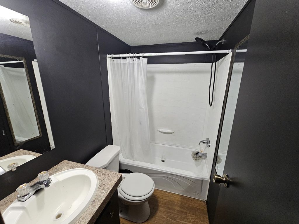 Image 10 of property listing at 309 Caborn Street, Mt Vernon, IL 62864