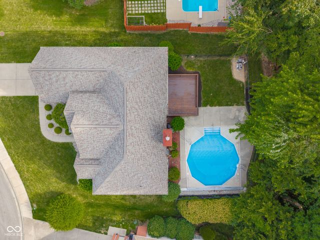 6126 Basswood Drive, Columbus, IN 47201
