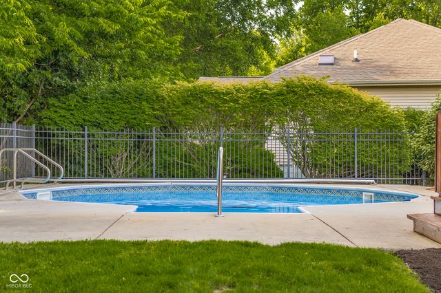 6126 Basswood Drive, Columbus, IN 47201