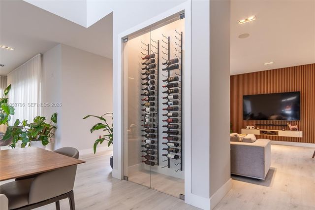10043 NW 75th Terrace, Doral, FL 33178