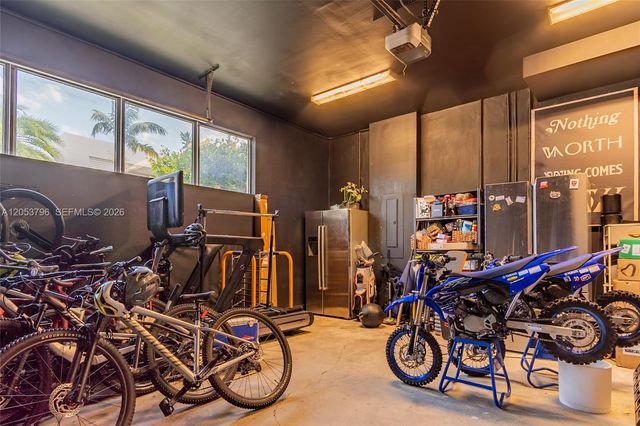 10043 NW 75th Terrace, Doral, FL 33178