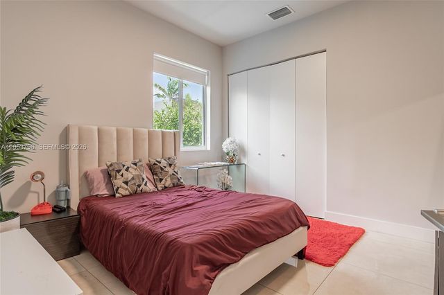 10043 NW 75th Terrace, Doral, FL 33178