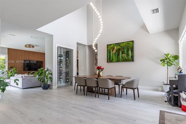 10043 NW 75th Terrace, Doral, FL 33178