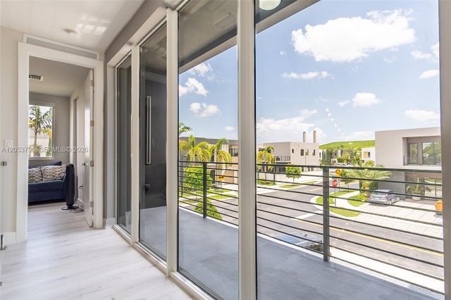 10043 NW 75th Terrace, Doral, FL 33178