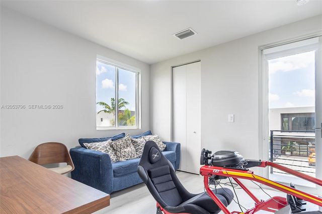10043 NW 75th Terrace, Doral, FL 33178