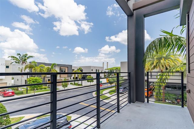 10043 NW 75th Terrace, Doral, FL 33178