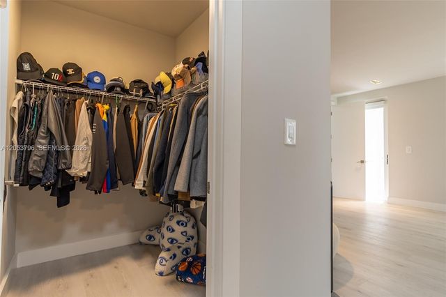 10043 NW 75th Terrace, Doral, FL 33178