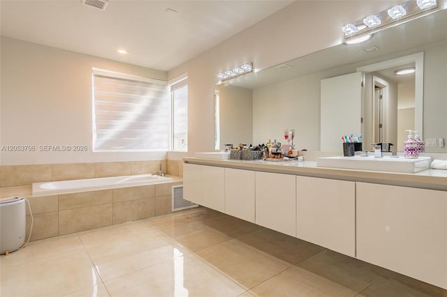 10043 NW 75th Terrace, Doral, FL 33178