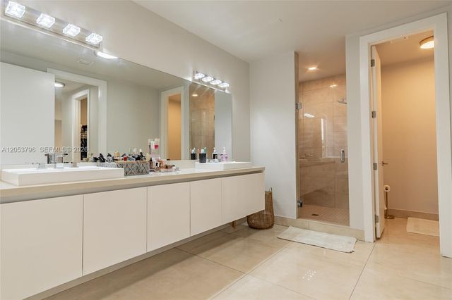 10043 NW 75th Terrace, Doral, FL 33178