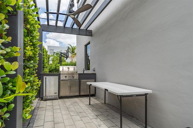 10043 NW 75th Terrace, Doral, FL 33178