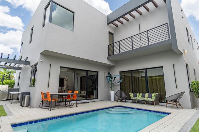 10043 NW 75th Terrace, Doral, FL 33178