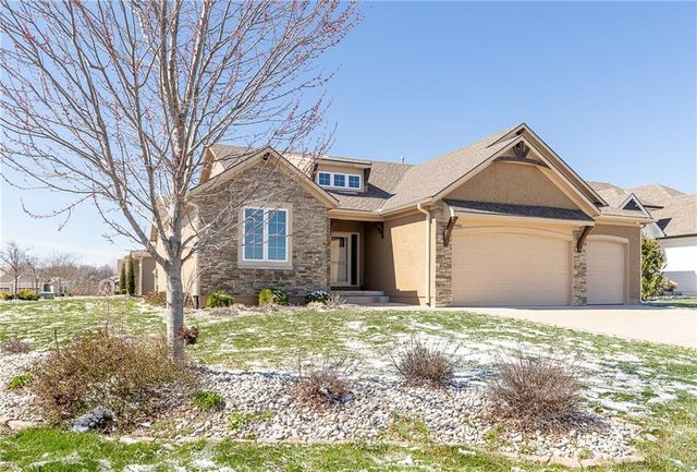 4060 NE Timberlake Court, Lee's Summit, MO 64064