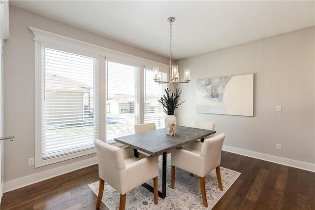 4060 NE Timberlake Court, Lee's Summit, MO 64064