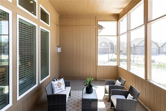 4060 NE Timberlake Court, Lee's Summit, MO 64064