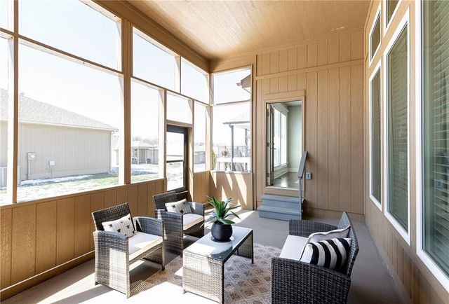 4060 NE Timberlake Court, Lee's Summit, MO 64064