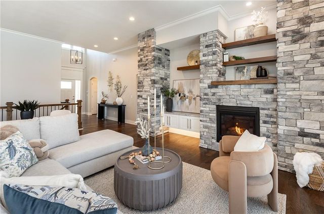 4060 NE Timberlake Court, Lee's Summit, MO 64064