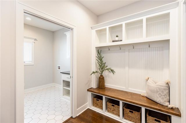 4060 NE Timberlake Court, Lee's Summit, MO 64064