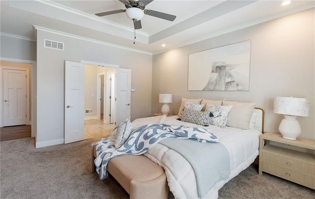 4060 NE Timberlake Court, Lee's Summit, MO 64064