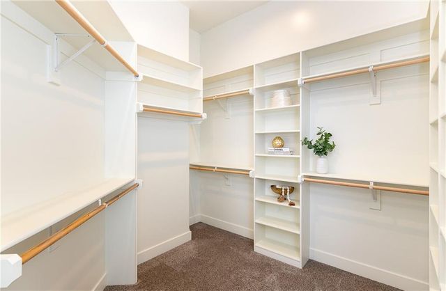 4060 NE Timberlake Court, Lee's Summit, MO 64064