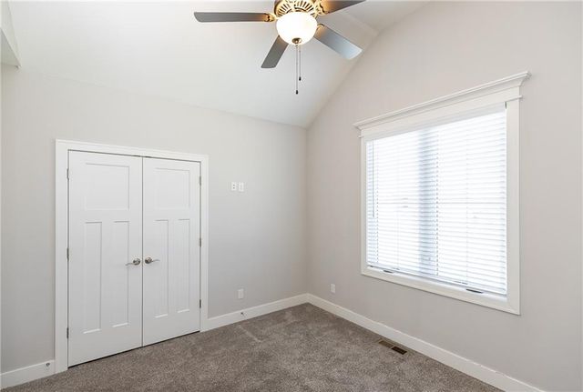 4060 NE Timberlake Court, Lee's Summit, MO 64064