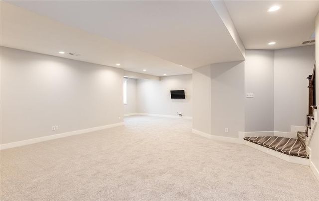 4060 NE Timberlake Court, Lee's Summit, MO 64064