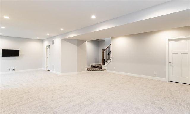 4060 NE Timberlake Court, Lee's Summit, MO 64064