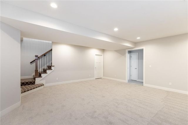 4060 NE Timberlake Court, Lee's Summit, MO 64064