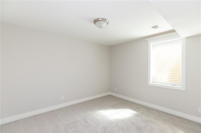 4060 NE Timberlake Court, Lee's Summit, MO 64064